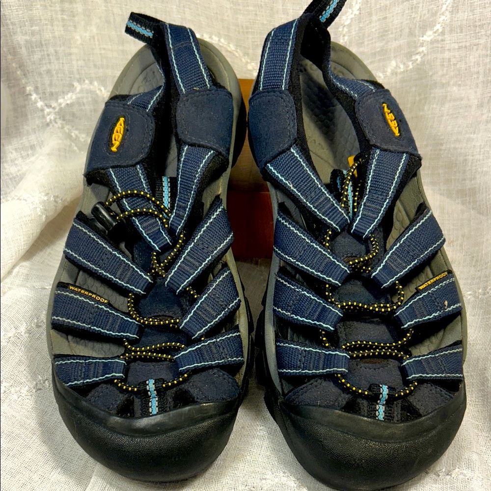 Keen waterproof Newport sandals almost new